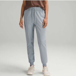 Lululemon Stretch High-Rise Jogger *Full Length Chambray Light Gray Size 2